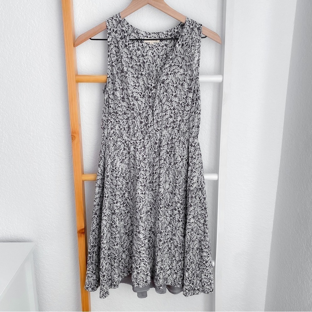 Rebecca Taylor 100% Silk Dress White Gray Cinch Waist Sleeveless V-neck 2